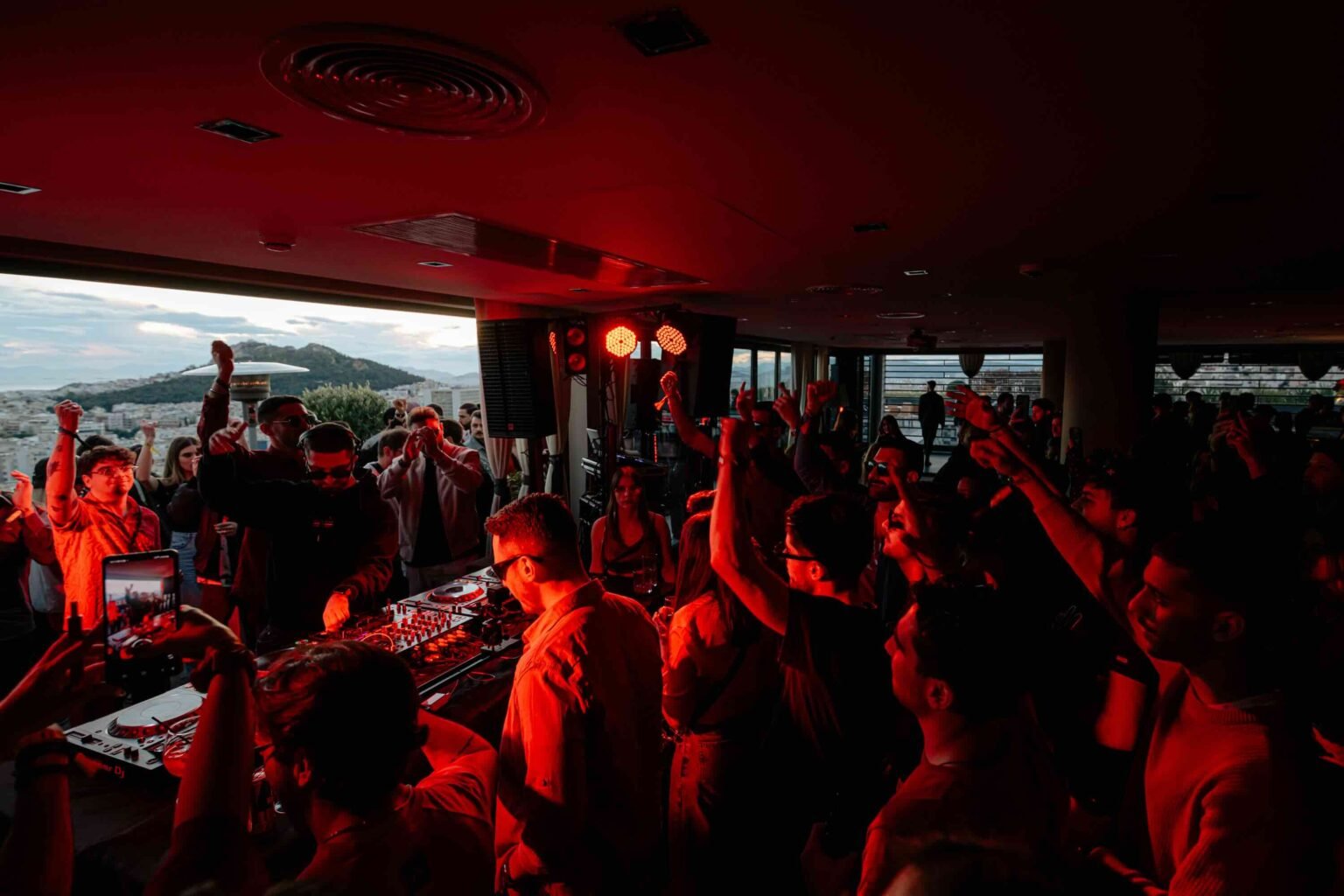 The crowd at NEPENTHE President