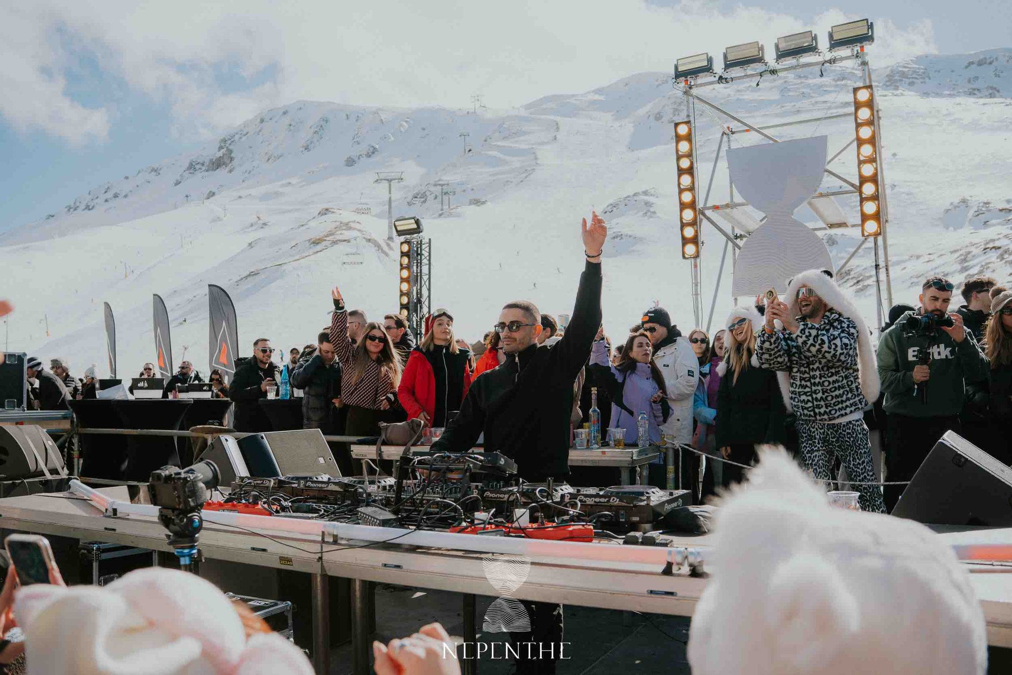 The crowd at NEPENTHE Après Ski