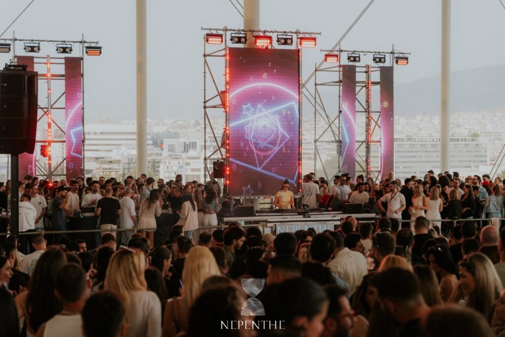 The crowd at NEPENTHE PANORAMA, SNFCC